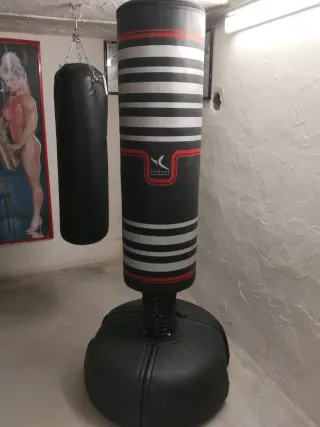 Saco de boxeo con base