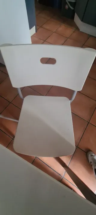 Mesa y 4 Sillas Comedor