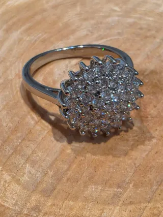 Anillo flor con brillantes
