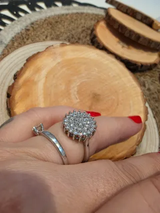 Anillo flor con brillantes