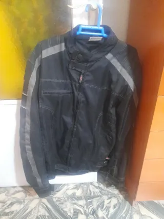 Chaqueta de moto con protecciones