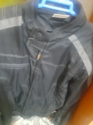 Chaqueta de moto con protecciones