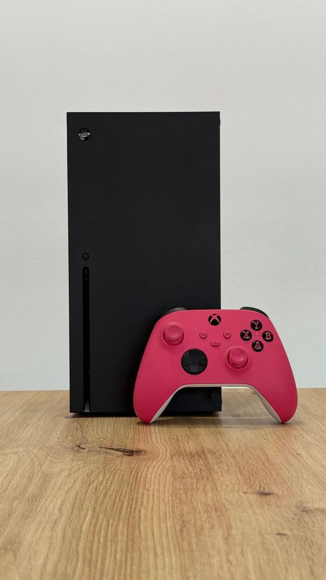 Xbox Series X + Mando Rosa