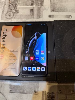 ZTE nubia Flip 5G Negro