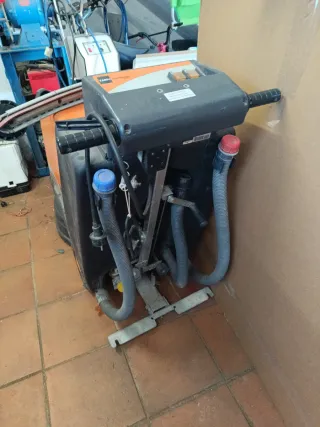 Fregasuelos industrial TASKI combimat 1000 E