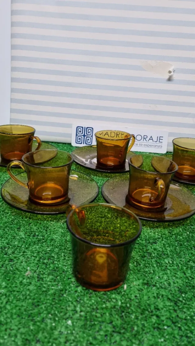 6 Tazas y 5 platos. Tazas de cafe Duralex Ambar