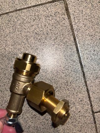 Ugello con valvola antigoccia