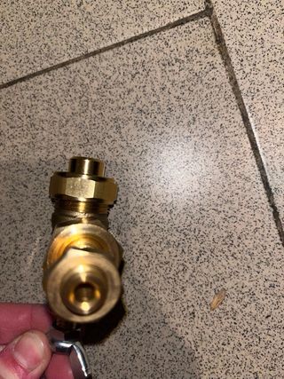 Ugello con valvola antigoccia