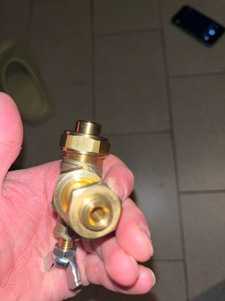 Ugello con valvola antigoccia