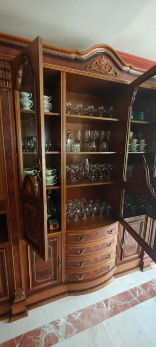 Mueble de salón con marquetería, madera de Haya.