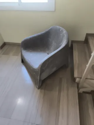 Sillón de jardín de plástico gris