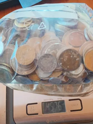 4.5 kilos de monedas variadas usadas