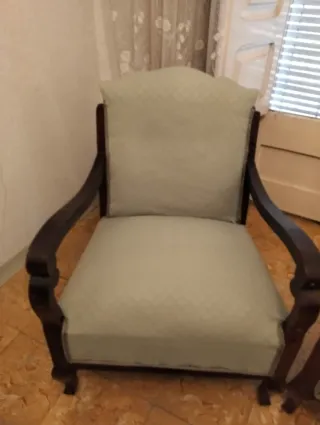 Dos sillones pequeños madera y tela