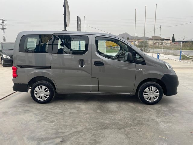 Nissan NV200