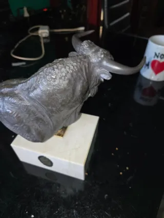 Figura Bronce Toro Busto Andrés Peralta