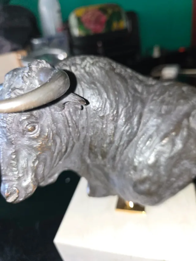 Figura Bronce Toro Busto Andrés Peralta