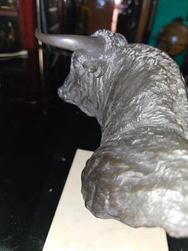 Figura Bronce Toro Busto Andrés Peralta