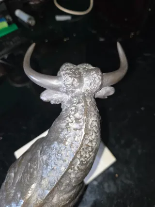 Figura Bronce Toro Busto Andrés Peralta