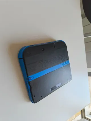 Nintendo 2DS Nera/Blu con Caricatore