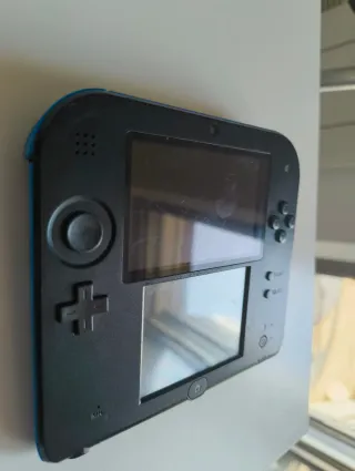 Nintendo 2DS Nera/Blu con Caricatore