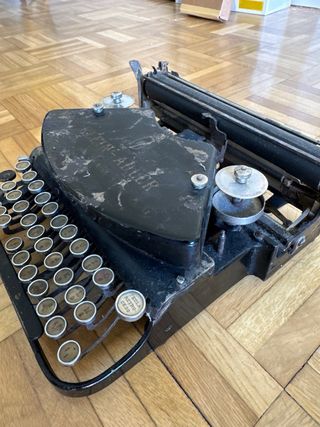 Klein-Adler 1925: Joya Mecánica para Restaurar