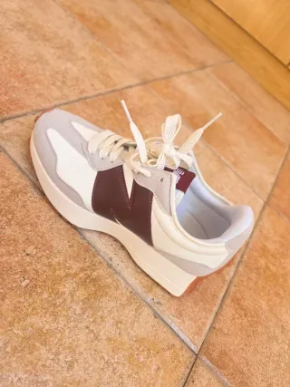 New Balance 327 Piel Beige y Rojo