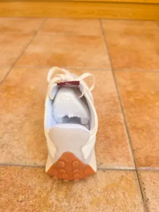 New Balance 327 Piel Beige y Rojo