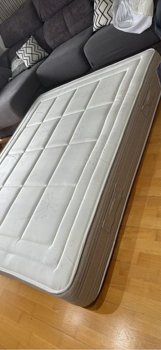 Colchón practicamente nuevo.