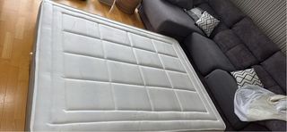 Colchón practicamente nuevo.