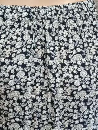 Falda larga estampada con abertura