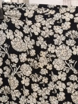 Falda larga estampada con abertura