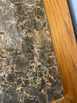 Mesa auxiliar madera y granito