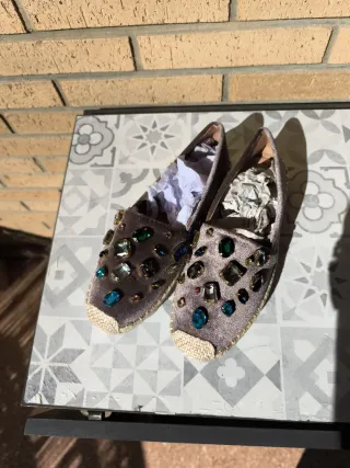 Zapatos Exé con pedrería A ESTRENAR