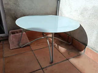 Tavolino rotondo in vetro per esterni