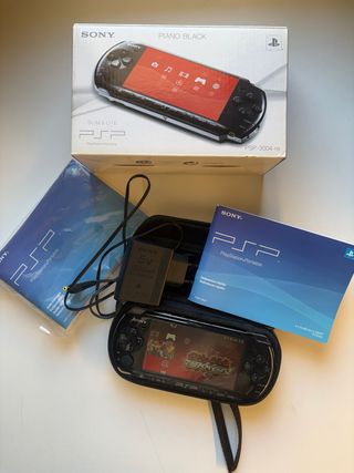 PSP 3004 EN MUY BUEN ESTADO con caja y juegos.