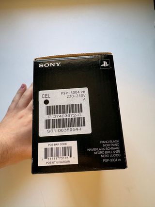 PSP 3004 EN MUY BUEN ESTADO con caja y juegos.