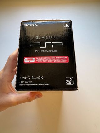 PSP 3004 EN MUY BUEN ESTADO con caja y juegos.