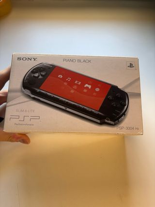 PSP 3004 EN MUY BUEN ESTADO con caja y juegos.