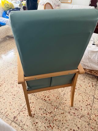 Sillón polipiel y madera