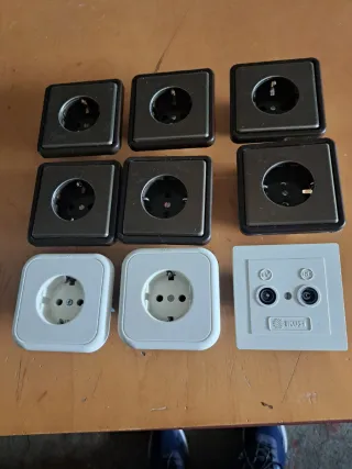 8 Enchufes y 1 Toma Antena