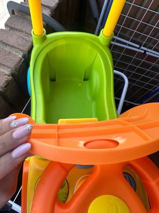 Correpasillos infantil con empujador