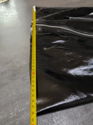 Minigonna nera effetto pelle latex