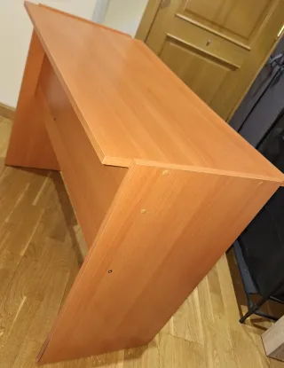 Escritorio de madera funcional