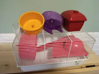 Jaula para hámster con accesorios