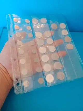 Hoja con monedas antiguas españolas