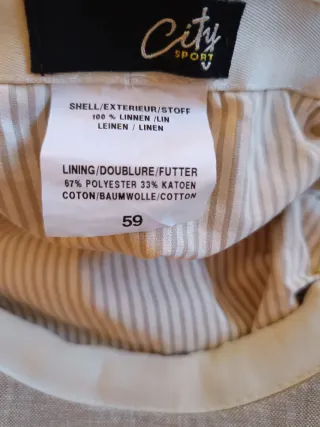 Berretto piatto in lino beige da uomo