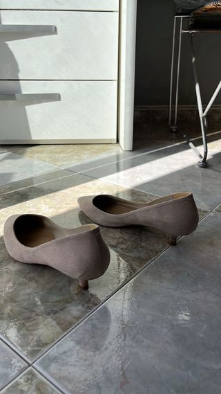 Tacones ante beige/nude talla 38