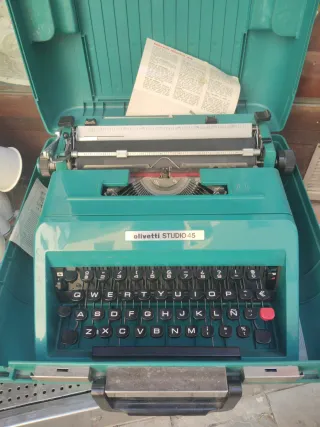Máquina de escribir Olivetti Studio 45
