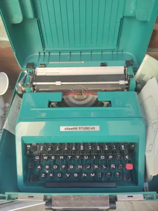 Máquina de escribir Olivetti Studio 45