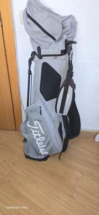 Bolsa de golf Titleist con trípode players 4